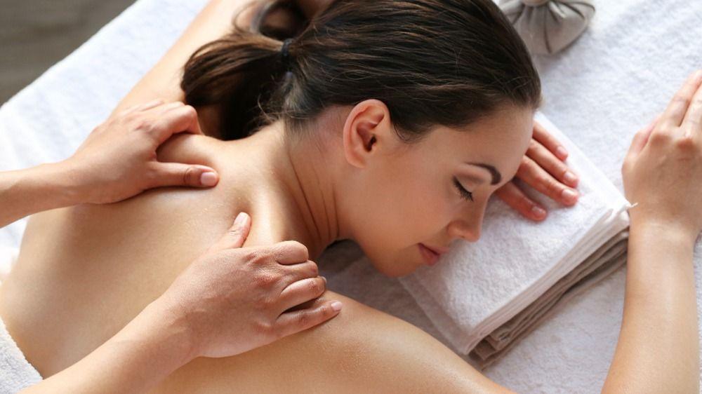 Back massage techniques: Instructions & benefits